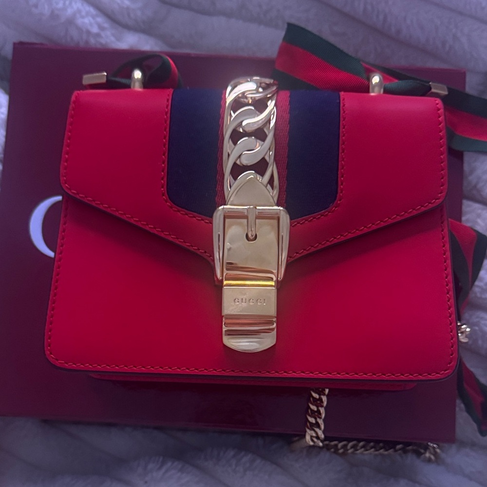 Gucci Red Leather Crossbody with Gold Chain and Signature Web - Picture 5 of 5